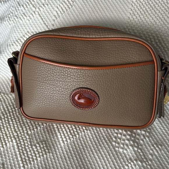 Rare Vintage Dooney and Bourke camera crossbody bag - Picture 3 of 16